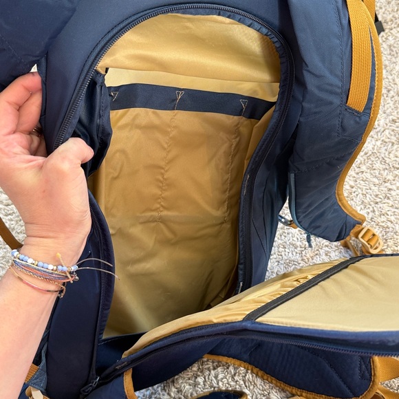 Dakine Mens Snowboarding Backpack Blue and Yellow Backpack - Picture 15 of 16